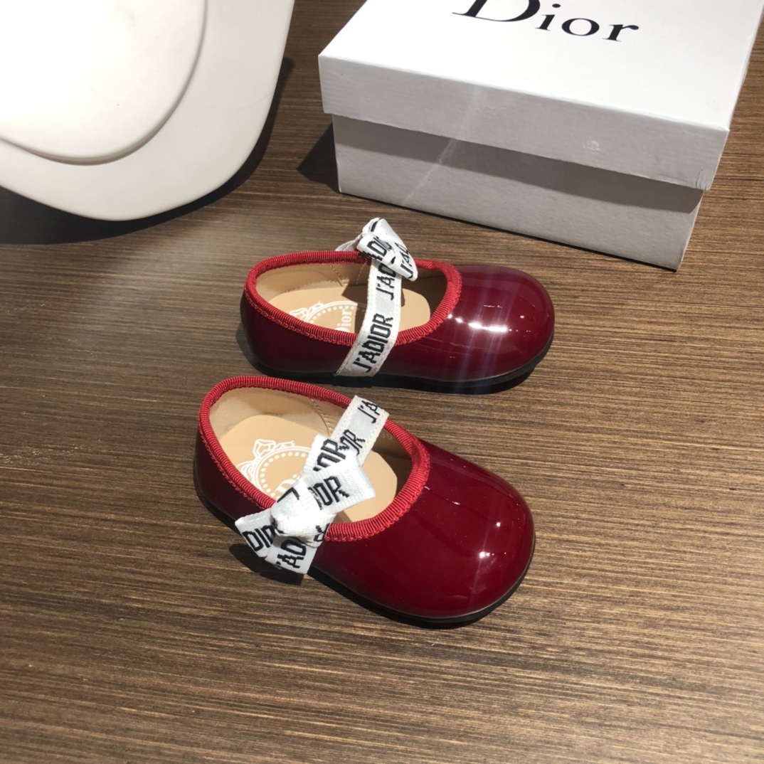 Children's shoes child